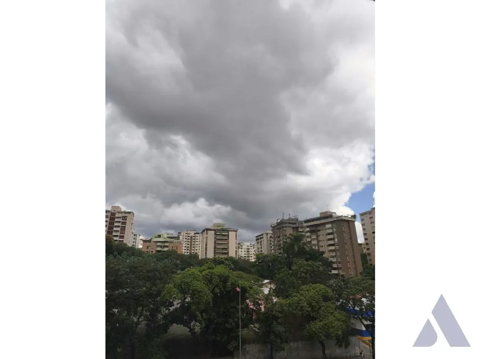 Vendo apartamento original 100m2 Avenida Principal La Urbina 4661