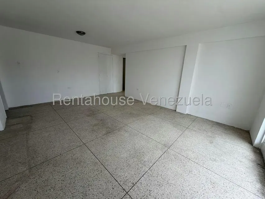 Apartamento (1 Nivel) en Venta en Trigal Centro, Carabobo - 2