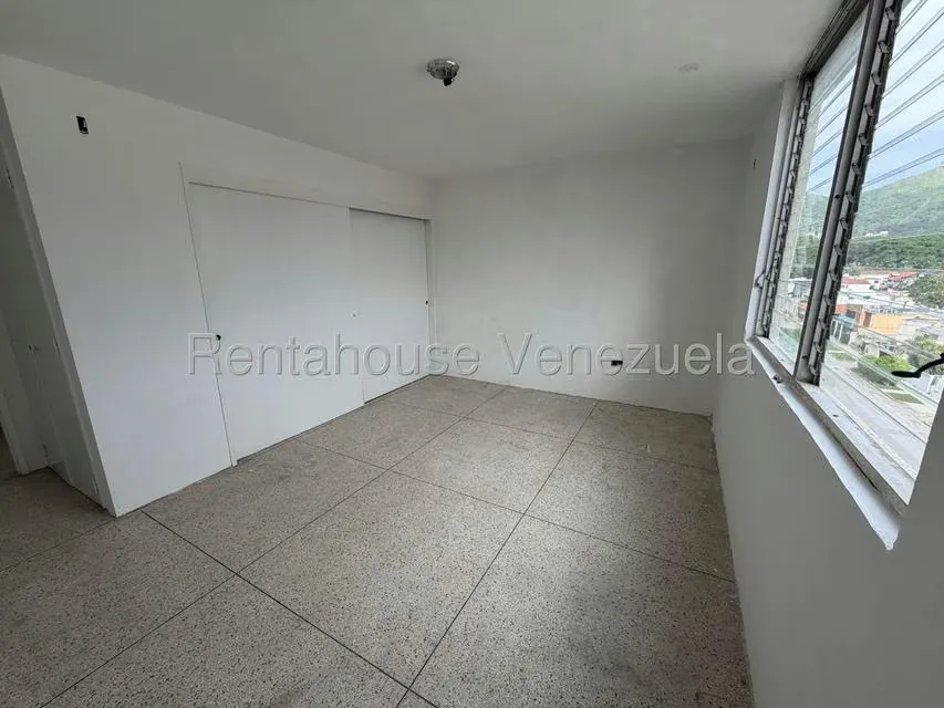 Apartamento (1 Nivel) en Venta en Trigal Centro, Carabobo - 4