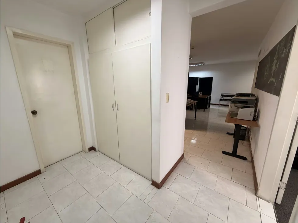 Vendo/alquilo oficina 117m2 Torre Roraima 9349 - 11