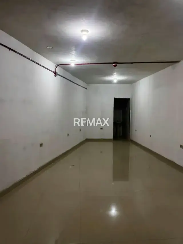 Local en Alquiler. C. C. Sector Pomona Av. Ppal. (Planta Alta L-03)
