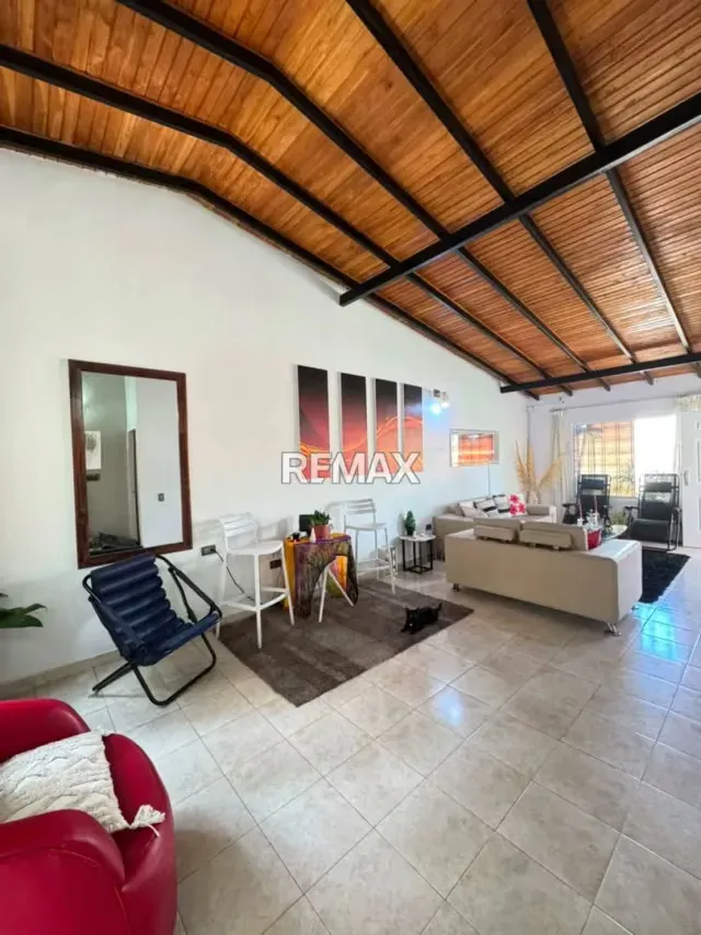 En Venta casa en Valle Oro, San Diego - 3