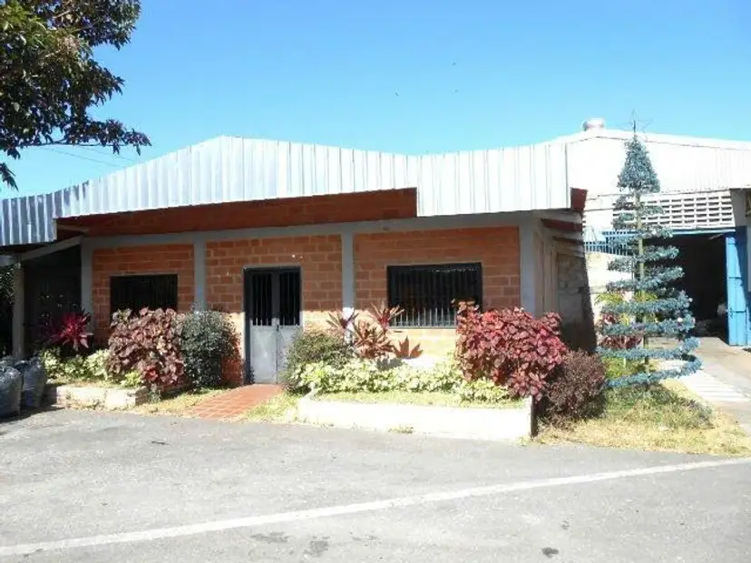 Comercial (Galpon - Deposito) en Venta en Centro, Aragua