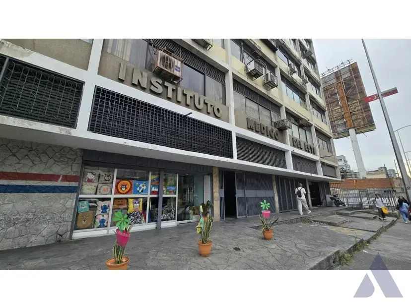 Alquilo oficina 52m2 Av. Casanova, Instituto Médico del Este 8373