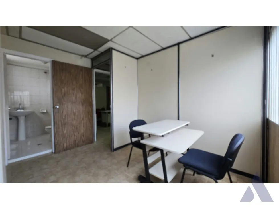 Alquilo oficina 52m2 Av. Casanova, Instituto Médico del Este 8373 - 2