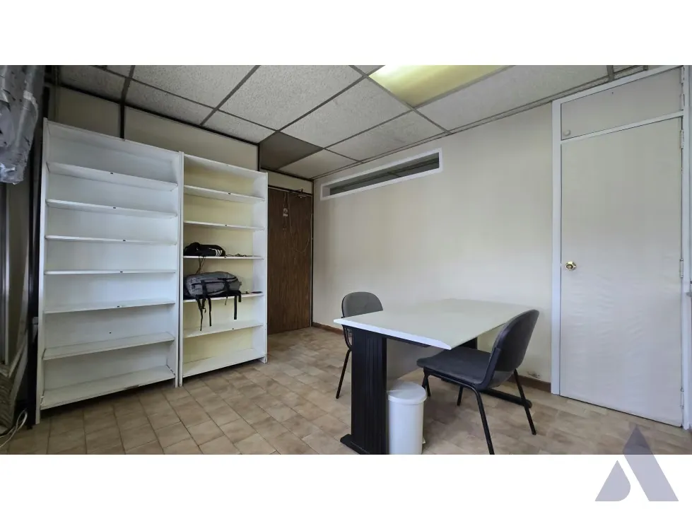 Alquilo oficina 52m2 Av. Casanova, Instituto Médico del Este 8373 - 4