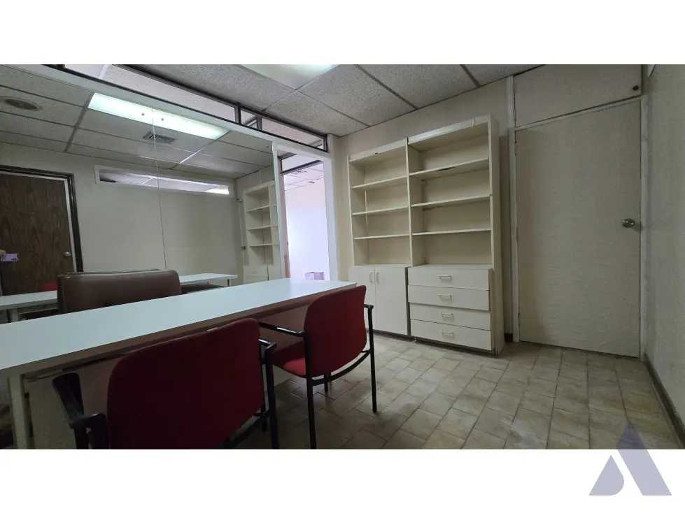 Alquilo oficina 52m2 Av. Casanova, Instituto Médico del Este 8373 - 6