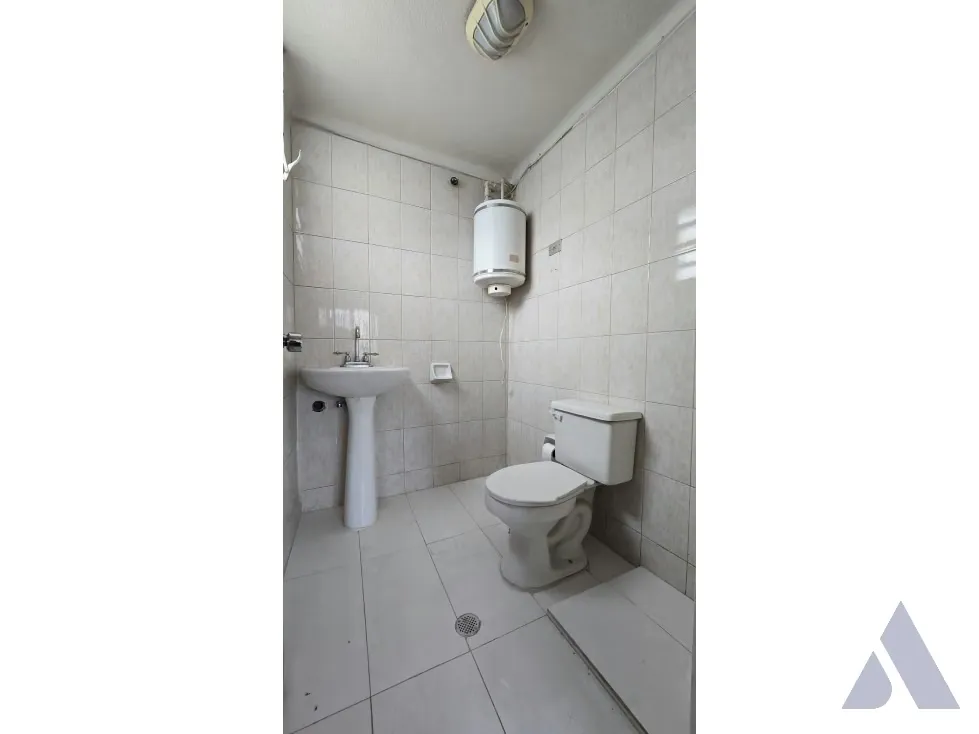 Alquilo oficina 52m2 Av. Casanova, Instituto Médico del Este 8373 - 10