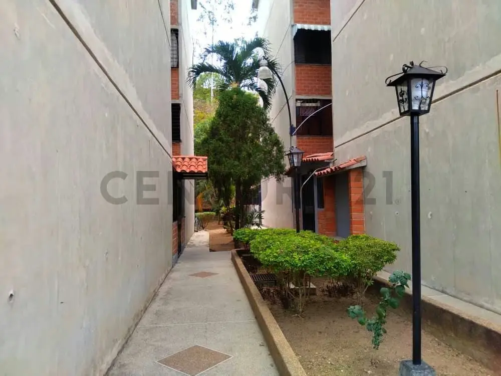 CD. Venta de Apartamento en Ciudad Casarapa. - 3