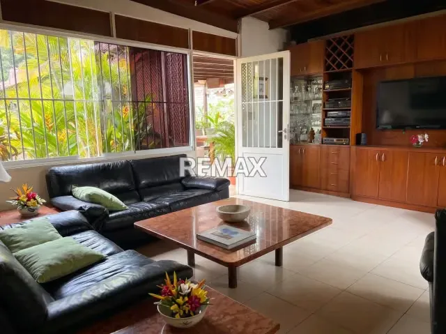 Apartoquinta en venta con gran terraza en Santa Sofía | Amplia e independiente - 3