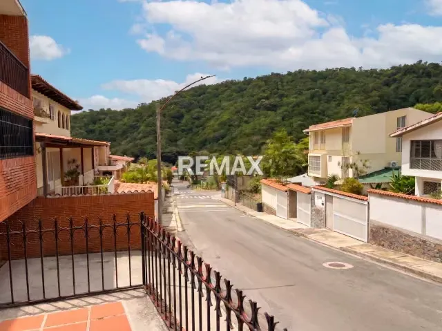 Apartoquinta en venta con gran terraza en Santa Sofía | Amplia e independiente - 4