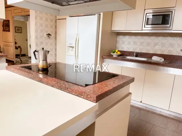Apartoquinta en venta con gran terraza en Santa Sofía | Amplia e independiente - 8