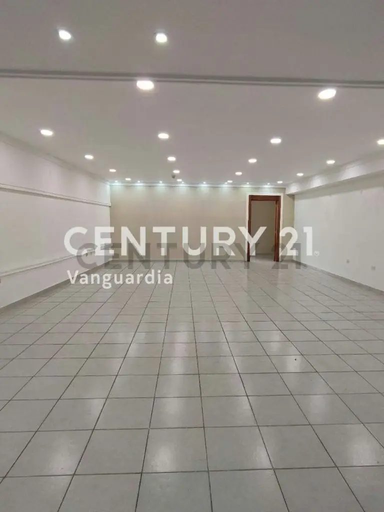 Local comercial cercano a la farmacia Ribadeo
