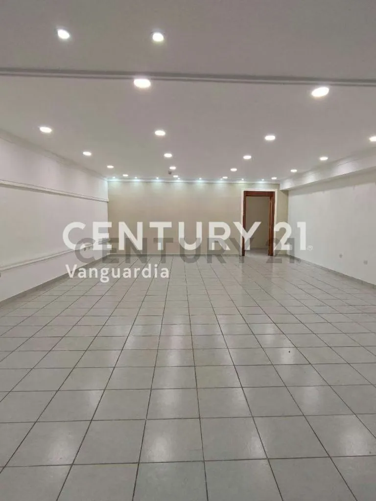 Local comercial cercano a la farmacia Ribadeo