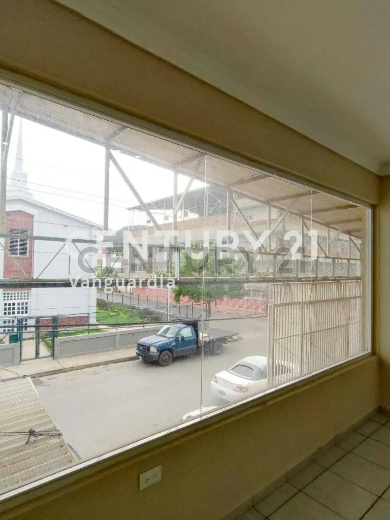 Local comercial cercano a la farmacia Ribadeo - 2