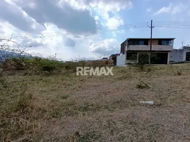 SE VENDE TERRENO EN TUCAPÉ