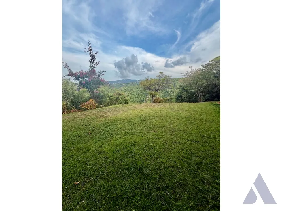 Se vende quinta 680m2 Lomas del Mirador 5096 - 3