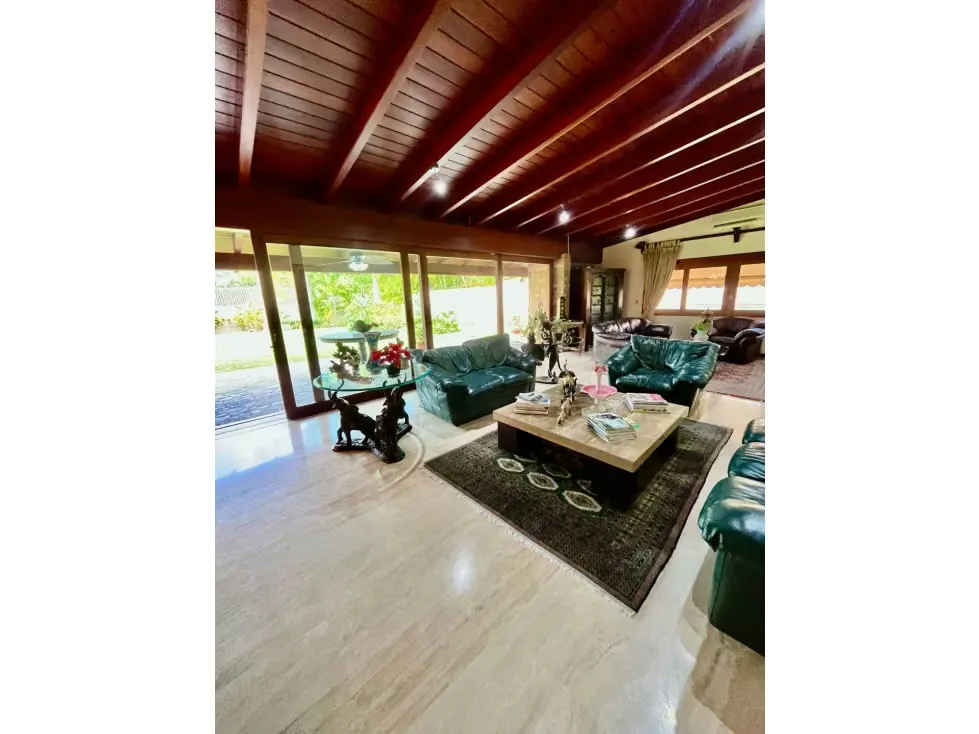 Se vende casa 2055 m2 La Lagunita 3420 - 5