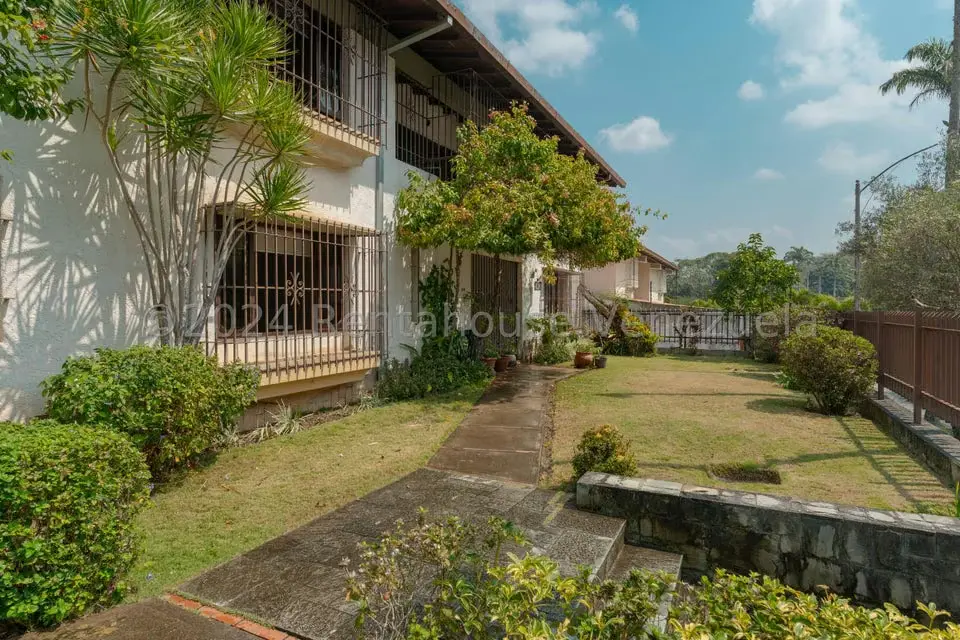 Casa (Multipes Niveles) en Venta en Macaracuay, Distrito Metropolitano - 2