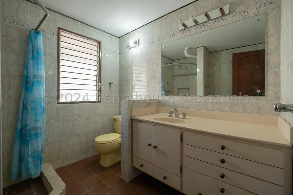 Casa (Multipes Niveles) en Venta en Macaracuay, Distrito Metropolitano - 39
