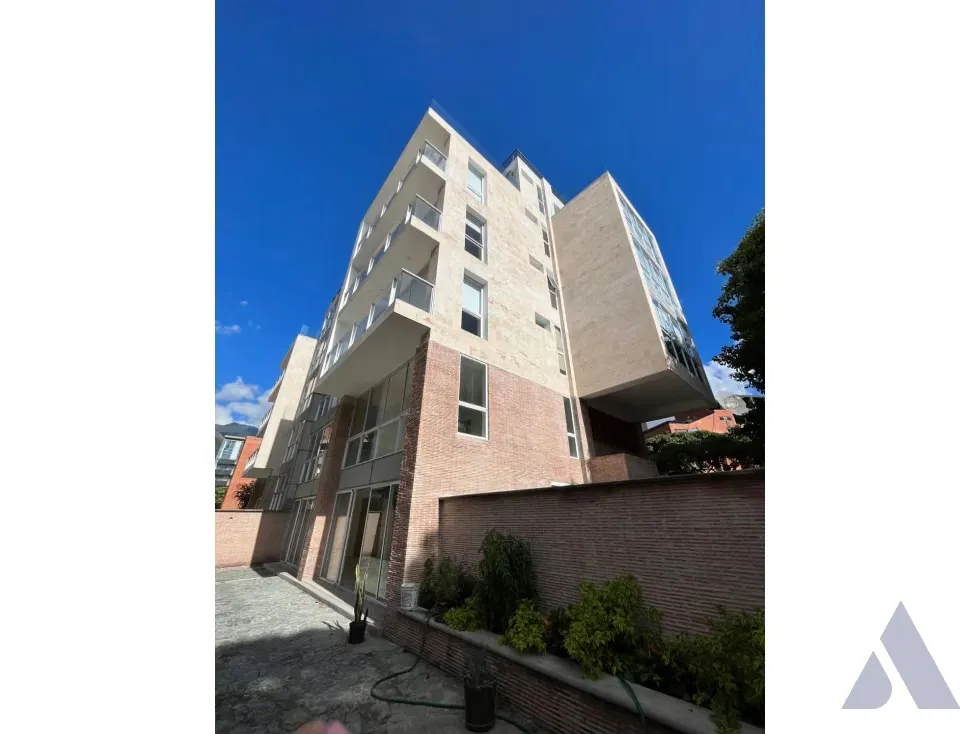 Se alquila apartamento 145m2 La Castellana 0976