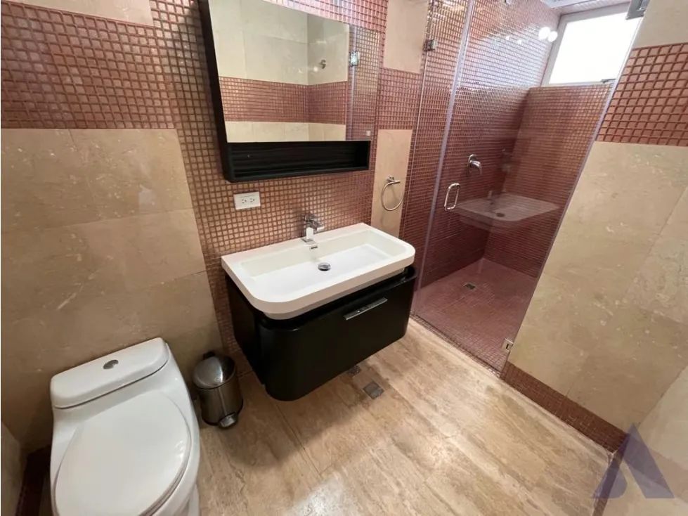 Se alquila apartamento 145m2 La Castellana 0976 - 9