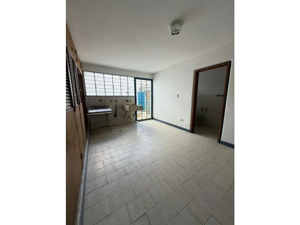 Vendo casa para remodelar 920m2 La Lagunita 6239 - 25
