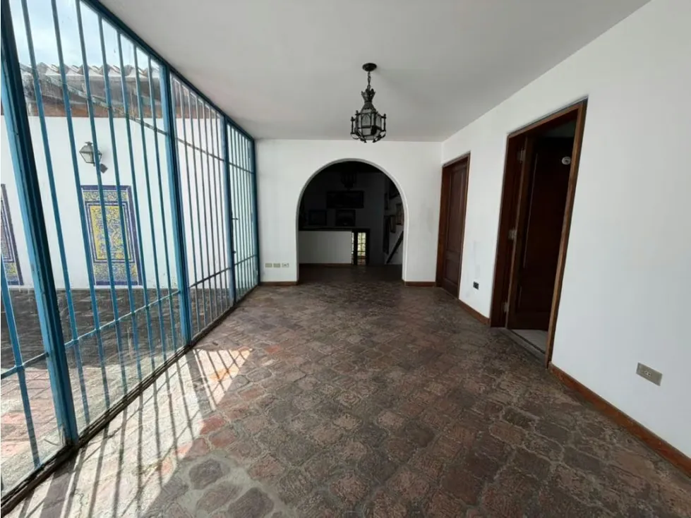 Vendo casa para remodelar 920m2 La Lagunita 6239 - 41