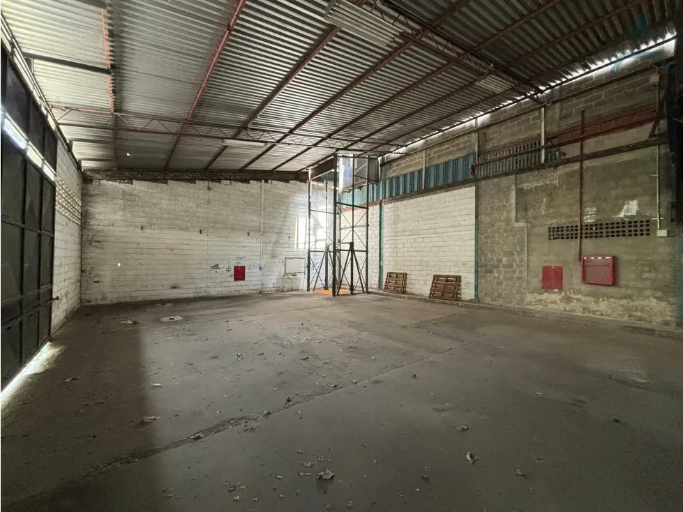 Se alquila Galpon 3163m² 2b Guarenas - 3