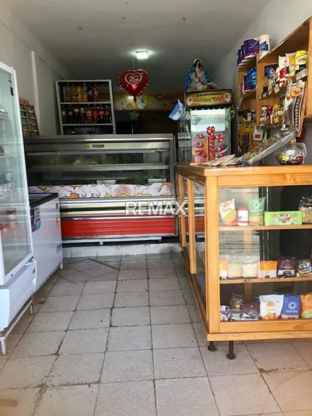 Venta de casa quinta dos niveles con local comercial - 16