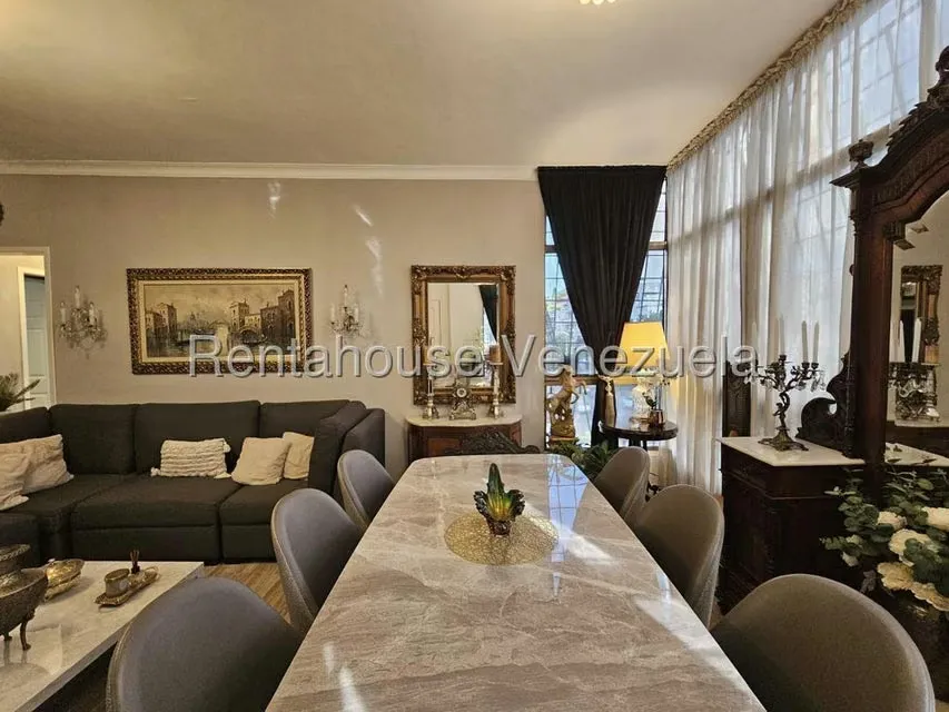 Apartamento (1 Nivel) en Venta en Bello Monte, Distrito Metropolitano - 2