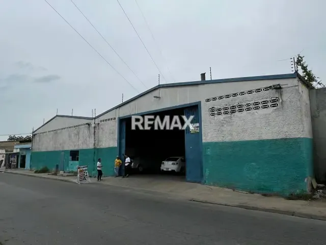 EN EXCLUSIVA SE VENDE GALPON DE 1.200 mts2 en la zona sur de Valencia - 2