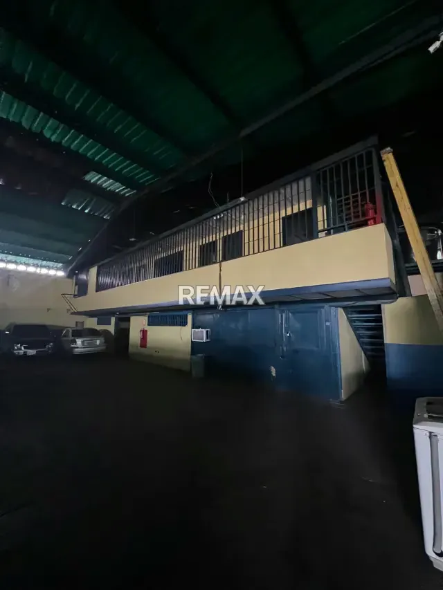 EN EXCLUSIVA SE VENDE GALPON DE 1.200 mts2 en la zona sur de Valencia - 6