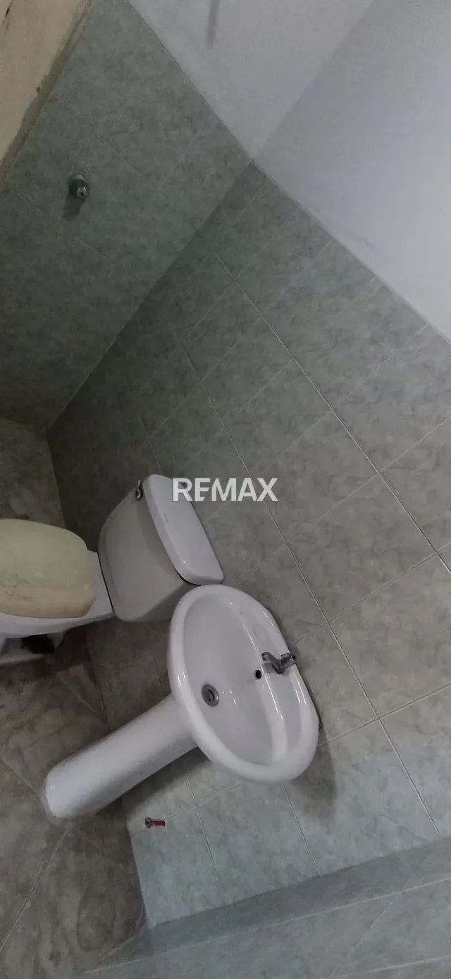 Casa Comercial de tres niveles, con negocio operativo en Venta - 14