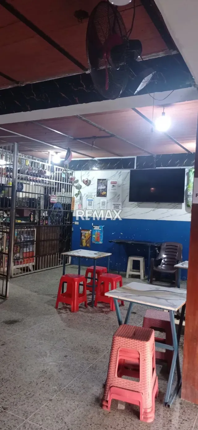 Casa Comercial de tres niveles, con negocio operativo en Venta - 9