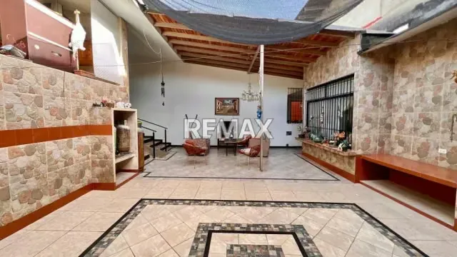 EN VENTA Excelente oportunidad en el corazón de Rubio Ubicada en la Av. 9 entre calles 23 y 24, sector El Refugio, Municipio Junín, esta espaciosa propiedad combina comodidad, funcionalidad!!! - 12