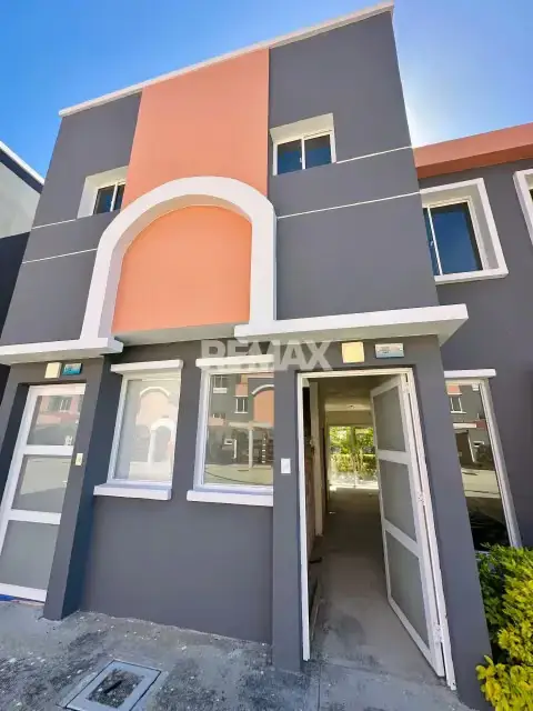 EN VENTA TOWNHOUSE LISTO PARA ADACTARLO A TU ESTILO EN VILLA SANTOS
