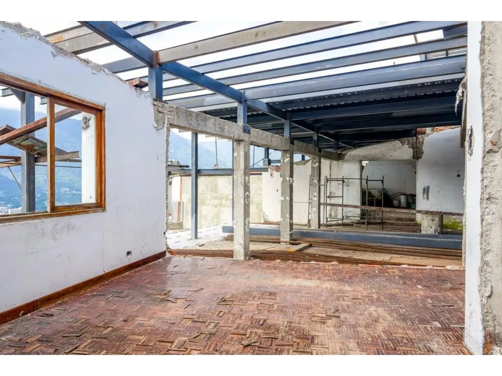 Se vende casa para terminar 4h+2s+ch/7p Colinas de Bello Monte - 18