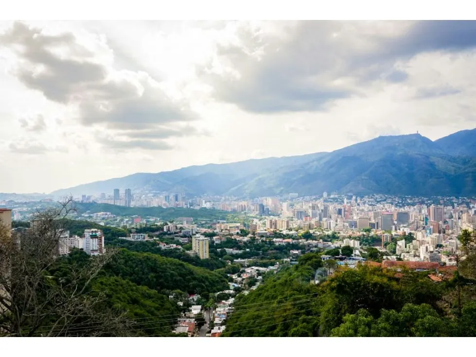Se vende casa para terminar 4h+2s+ch/7p Colinas de Bello Monte - 20
