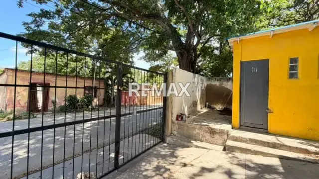 TERRENO CON BIENHECHURIAS EN PLENA AV 31 DE JULIO - 3