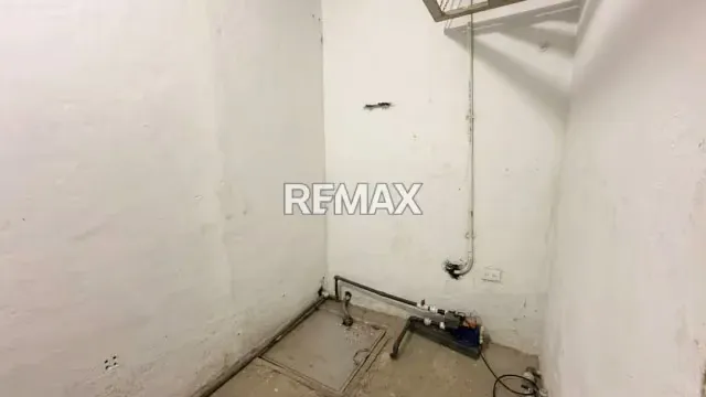 TERRENO CON BIENHECHURIAS EN PLENA AV 31 DE JULIO - 10