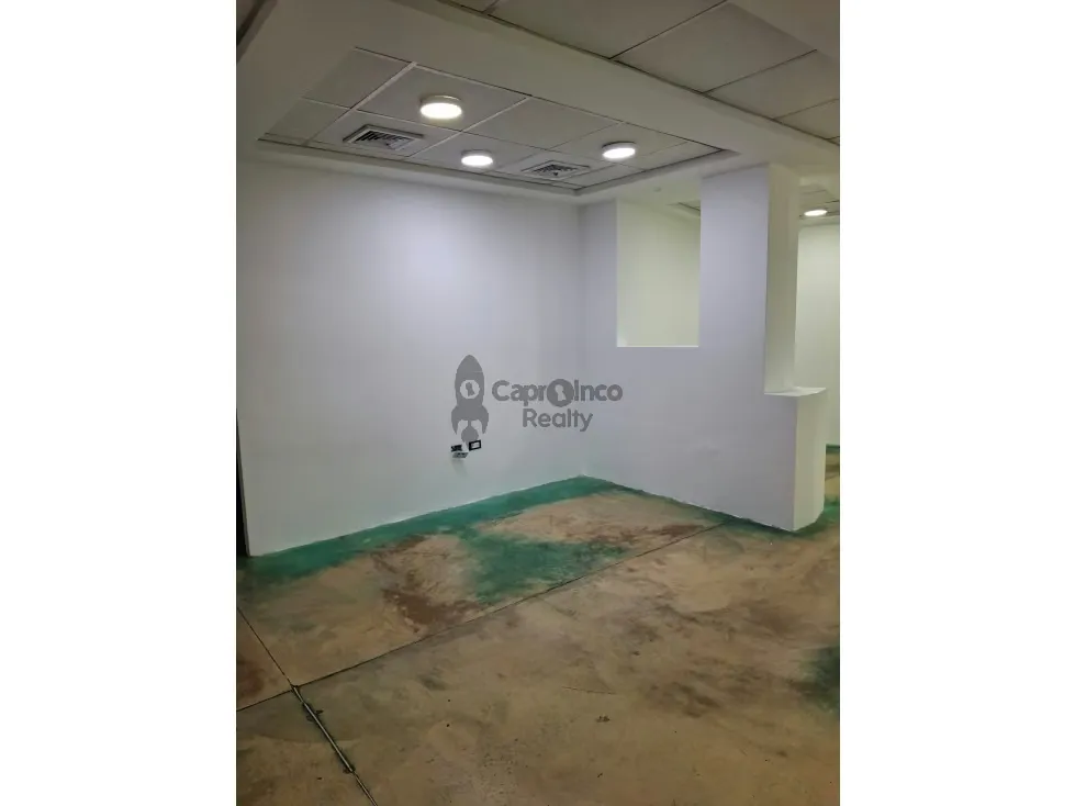 Amplios Espacios y Ubicación Estratégica - Oficina en Alquiler - 11