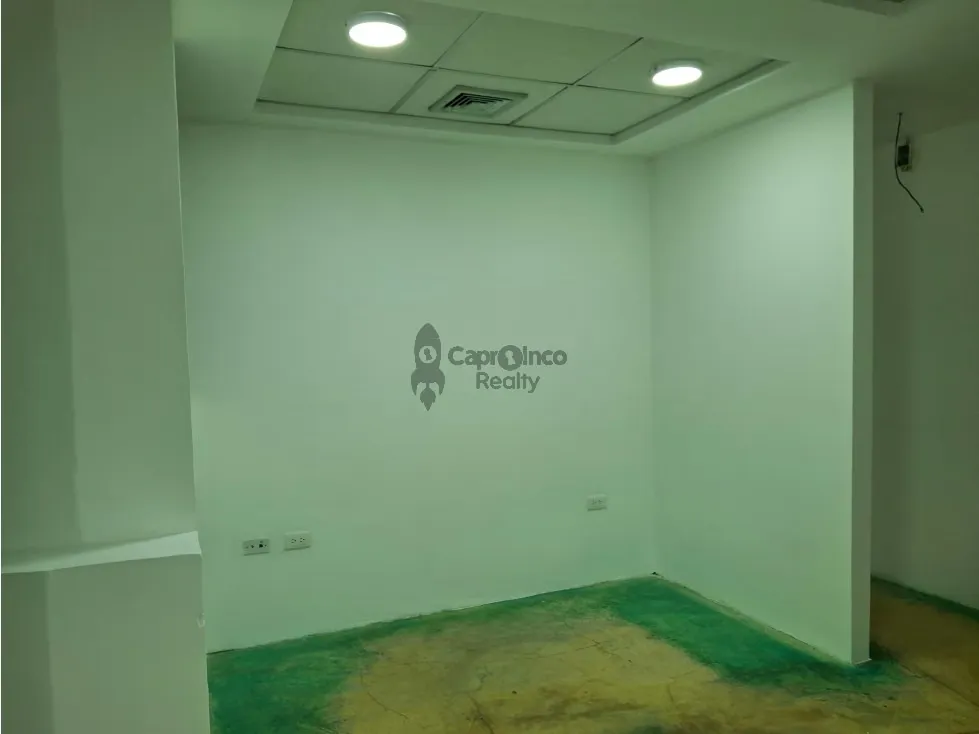 Amplios Espacios y Ubicación Estratégica - Oficina en Alquiler - 12