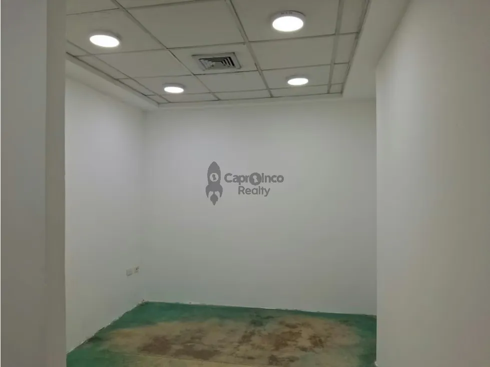 Amplios Espacios y Ubicación Estratégica - Oficina en Alquiler - 5