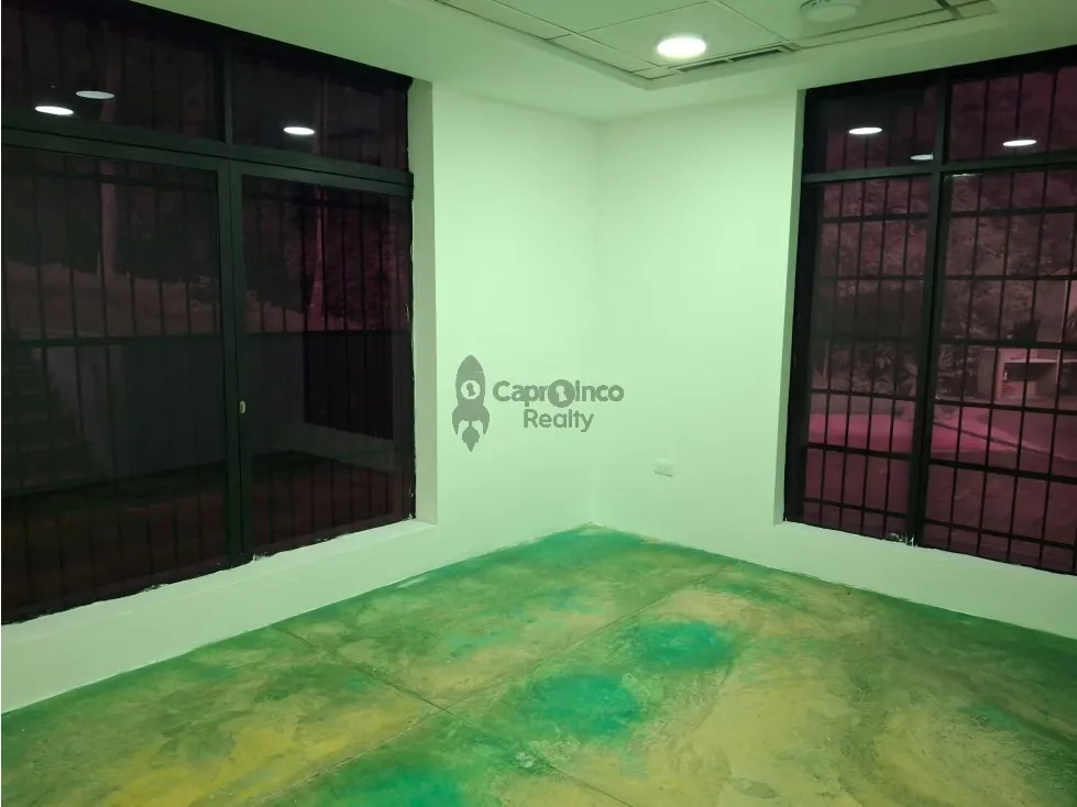 Amplios Espacios y Ubicación Estratégica - Oficina en Alquiler - 9