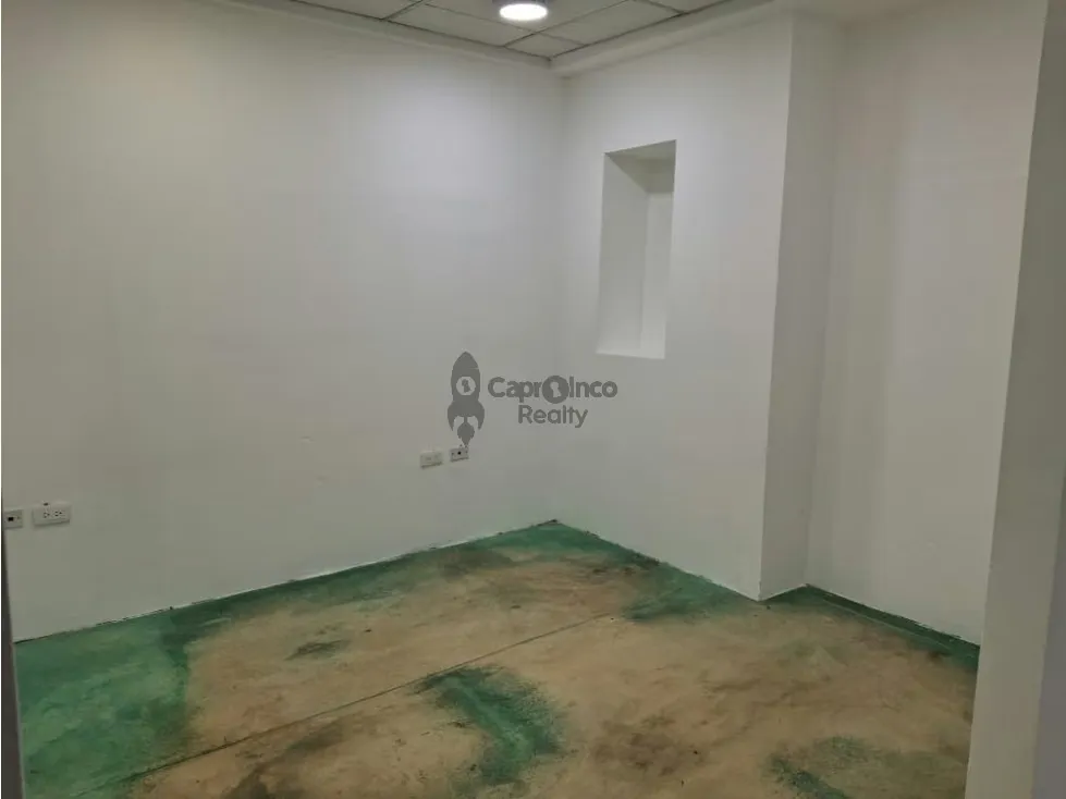 Amplios Espacios y Ubicación Estratégica - Oficina en Alquiler - 10