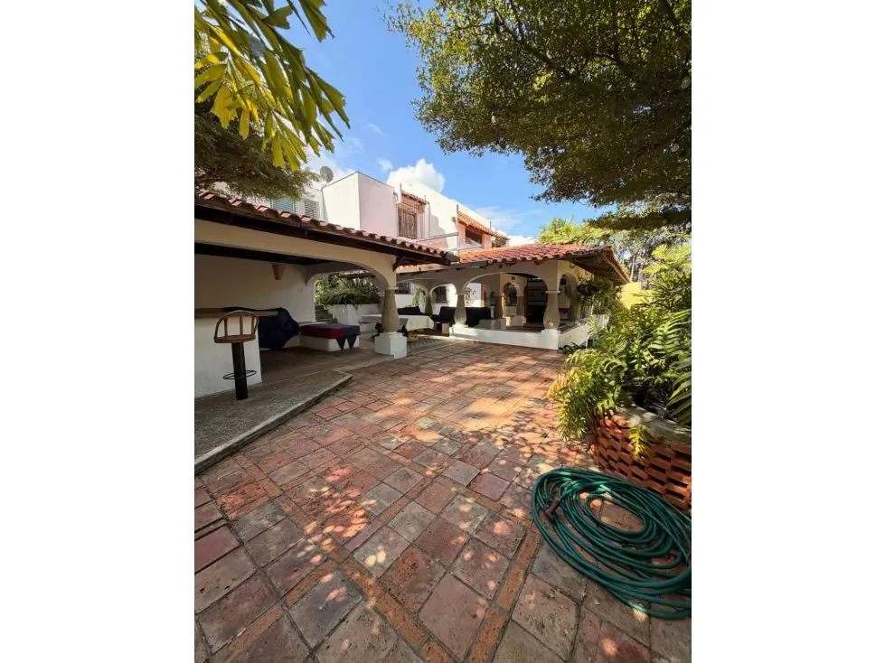 Imponente Casa en Venta ubicada en Prados del Este - 6