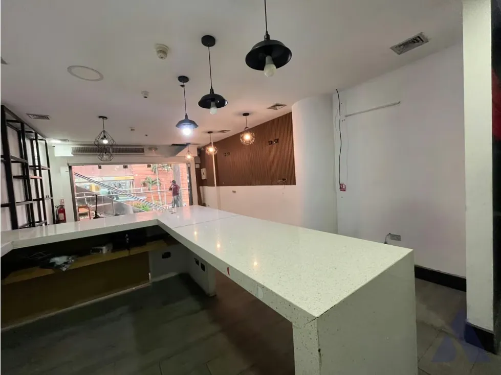 Alquilo local comercial 66m2 CC San Ignacio La Castellana 5844 - 2