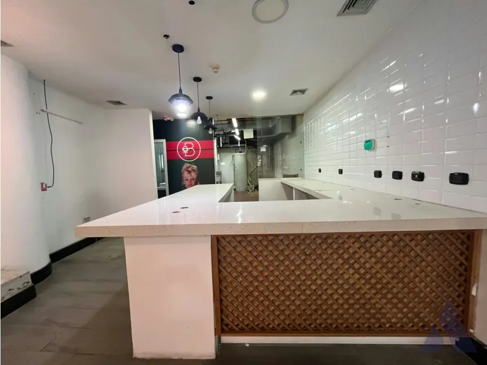 Alquilo local comercial 66m2 CC San Ignacio La Castellana 5844 - 4