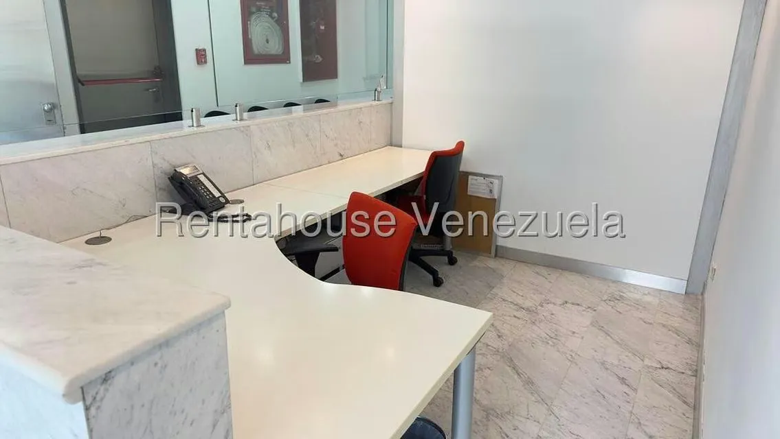 Local Comercial en Alquiler en Los Dos Caminos, Distrito Metropolitano - 23